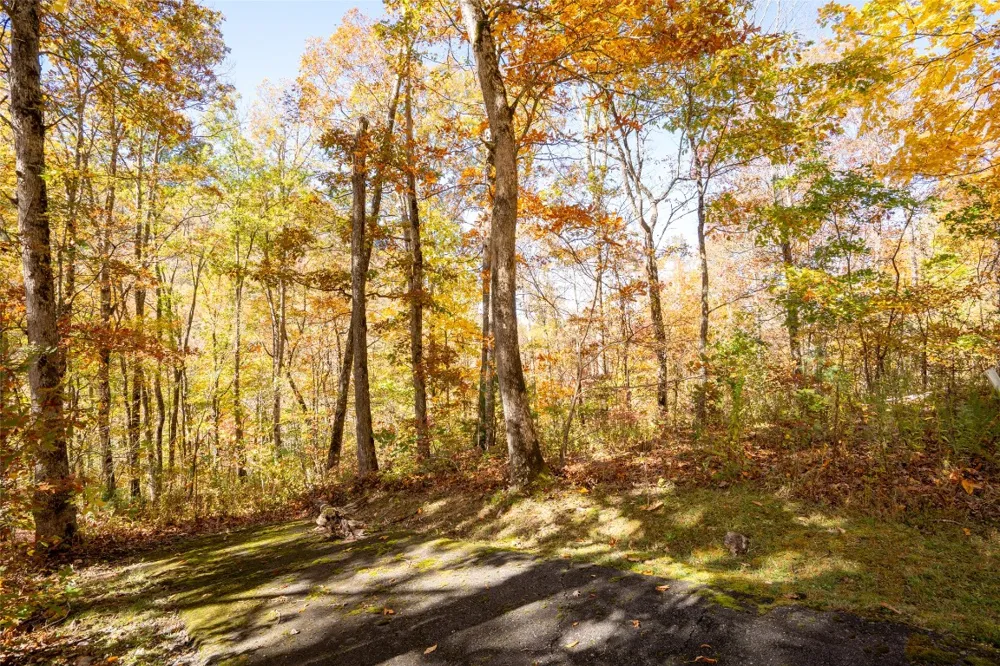 17 Pilot Knob Road Glenville, NC 28736