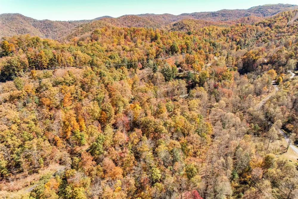 17 Pilot Knob Road Glenville, NC 28736