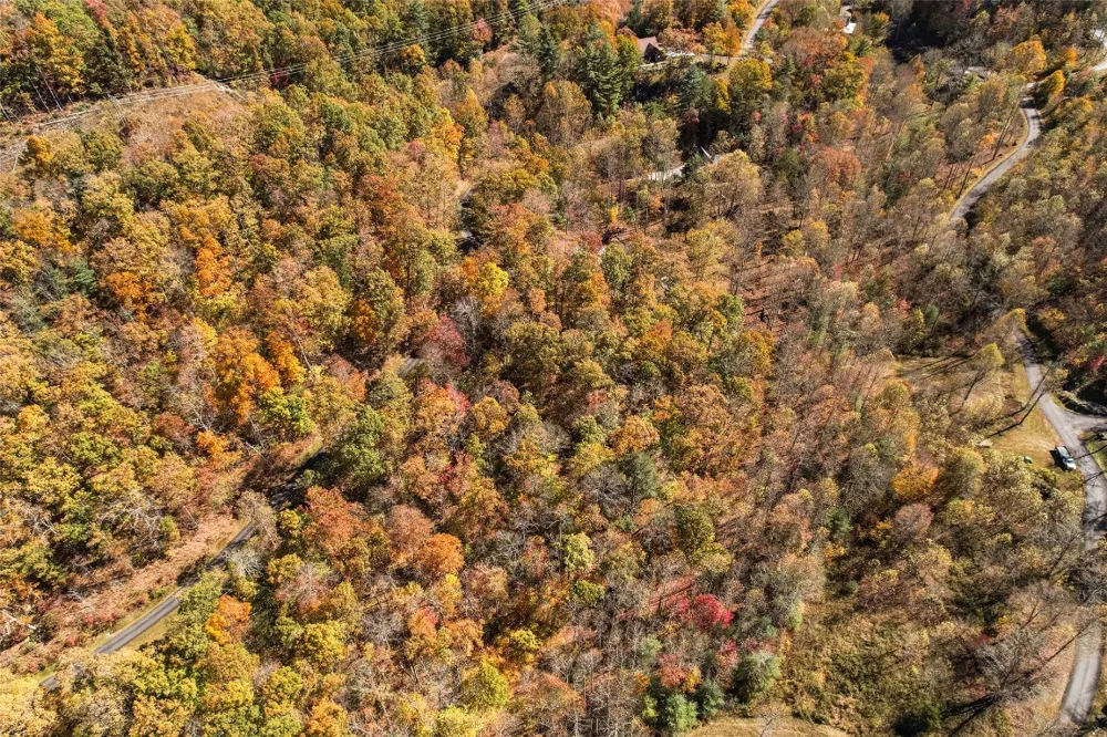 17 Pilot Knob Road Glenville, NC 28736
