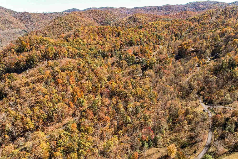 17 Pilot Knob Road Glenville, NC 28736