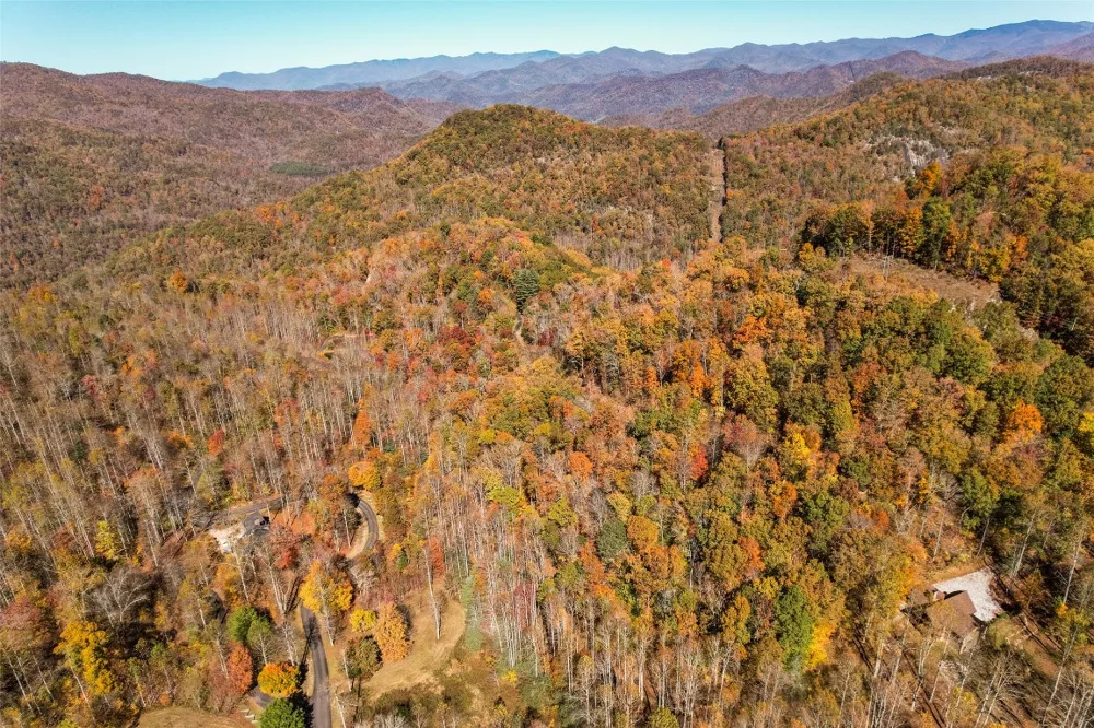 17 Pilot Knob Road Glenville, NC 28736