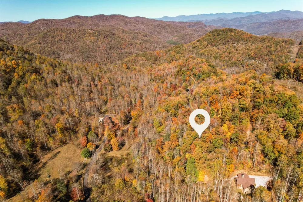 17 Pilot Knob Road Glenville, NC 28736