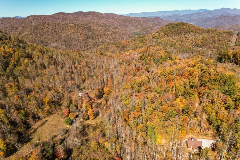 17 Pilot Knob Road Glenville, NC 28736