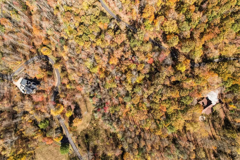 17 Pilot Knob Road Glenville, NC 28736