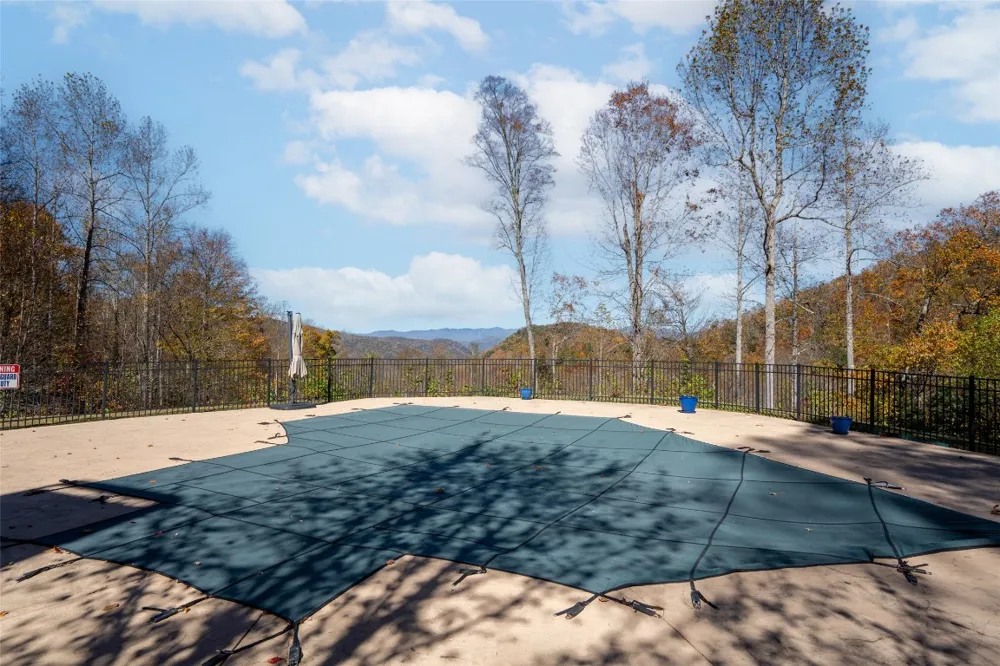 17 Pilot Knob Road Glenville, NC 28736