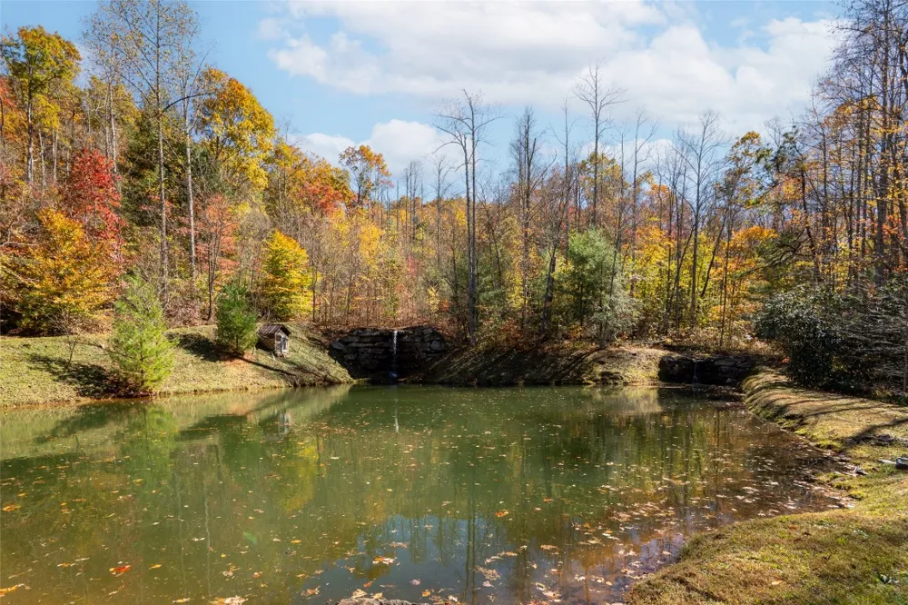 81 Pasture Road Glenville, NC 28736