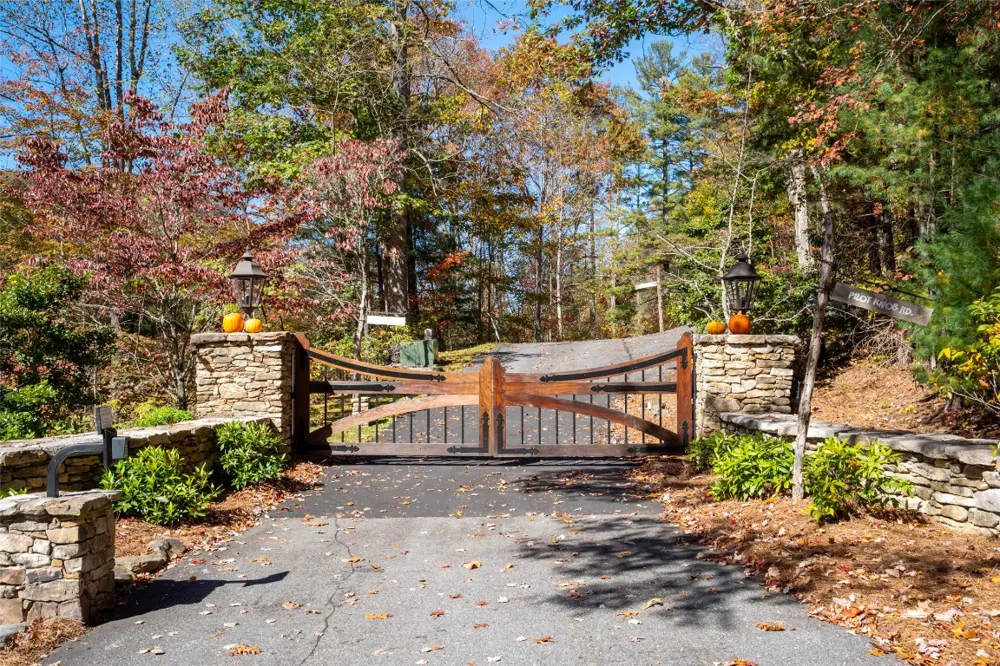 81 Pasture Road Glenville, NC 28736