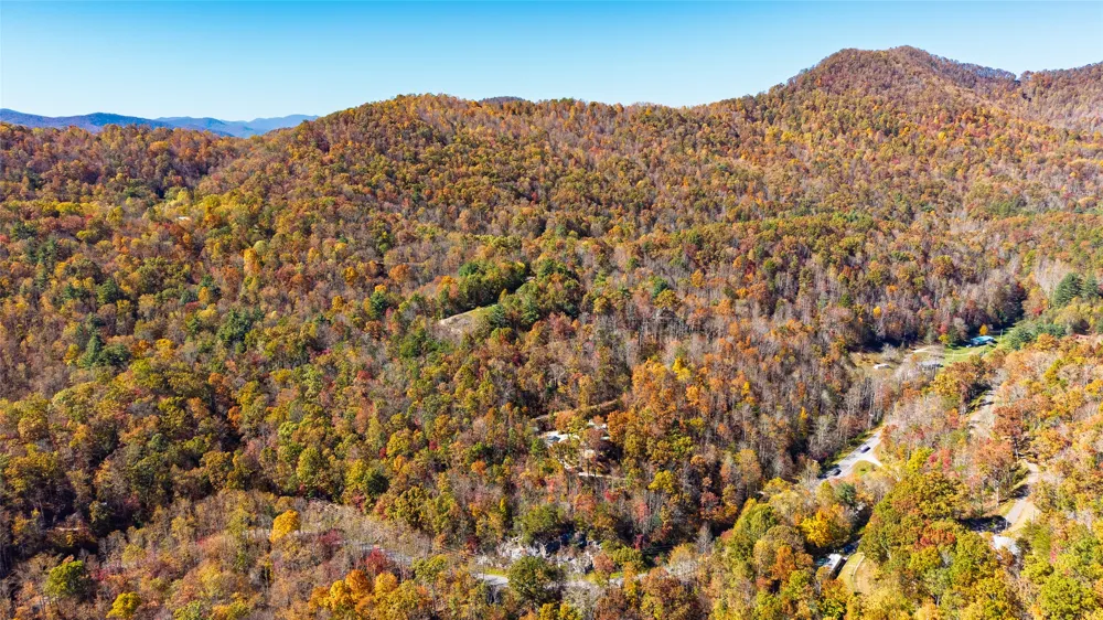 26 Booshway Mountain Road Tuckasegee, NC 28783