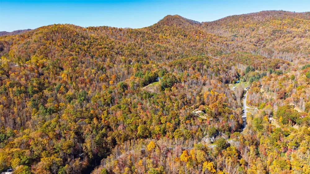 26 Booshway Mountain Road Tuckasegee, NC 28783