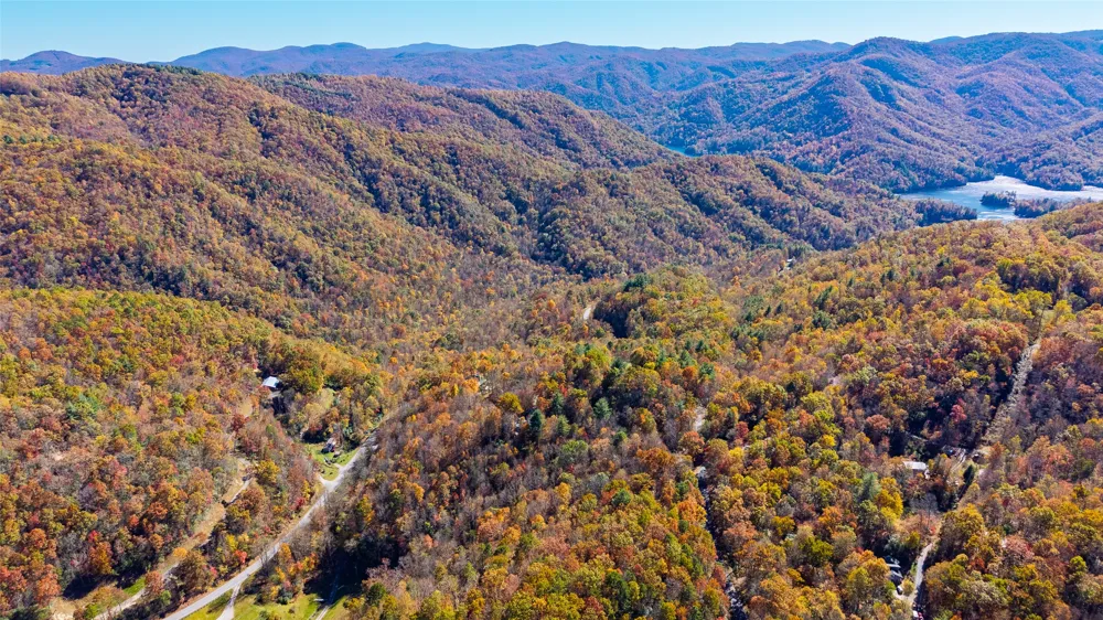 26 Booshway Mountain Road Tuckasegee, NC 28783