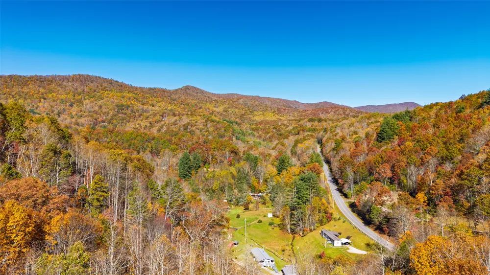 26 Booshway Mountain Road Tuckasegee, NC 28783