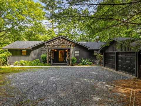 412 Cherokee Trace