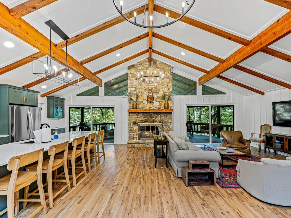 412 Cherokee Trace Lake Toxaway, NC 28747