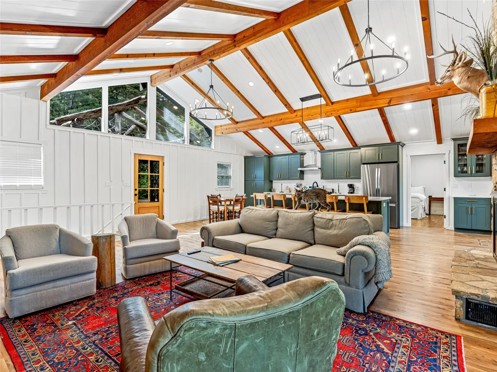 412 Cherokee Trace Lake Toxaway, NC 28747