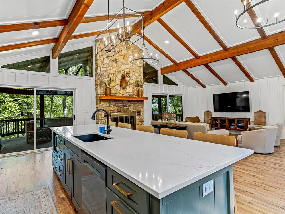 412 Cherokee Trace Lake Toxaway, NC 28747