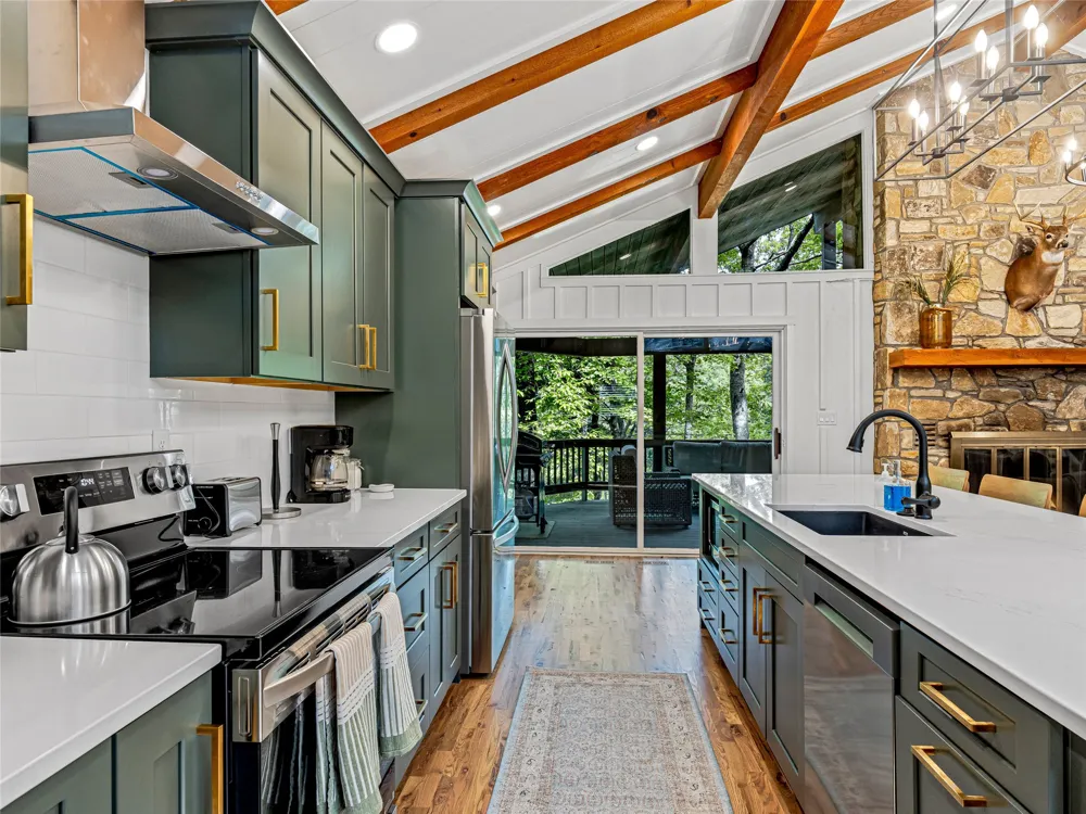 412 Cherokee Trace Lake Toxaway, NC 28747