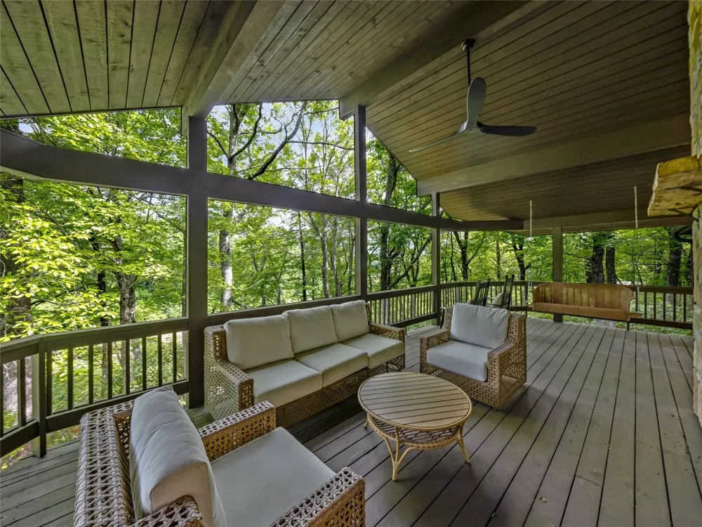 412 Cherokee Trace Lake Toxaway, NC 28747
