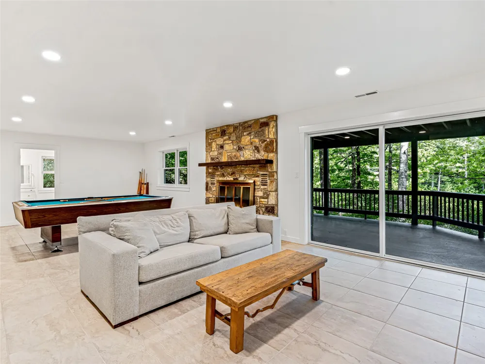 412 Cherokee Trace Lake Toxaway, NC 28747