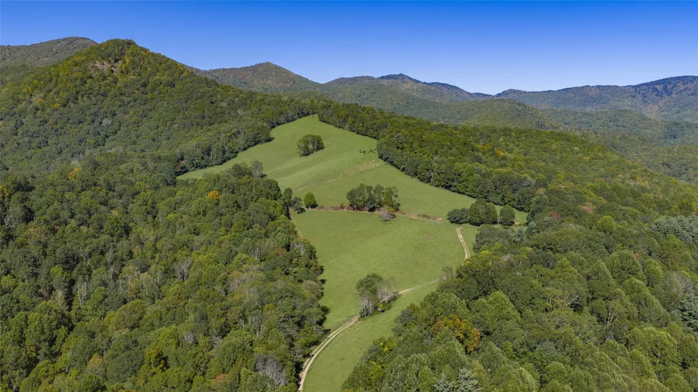 2787 Charleys Creek Road Tuckasegee, NC 28783