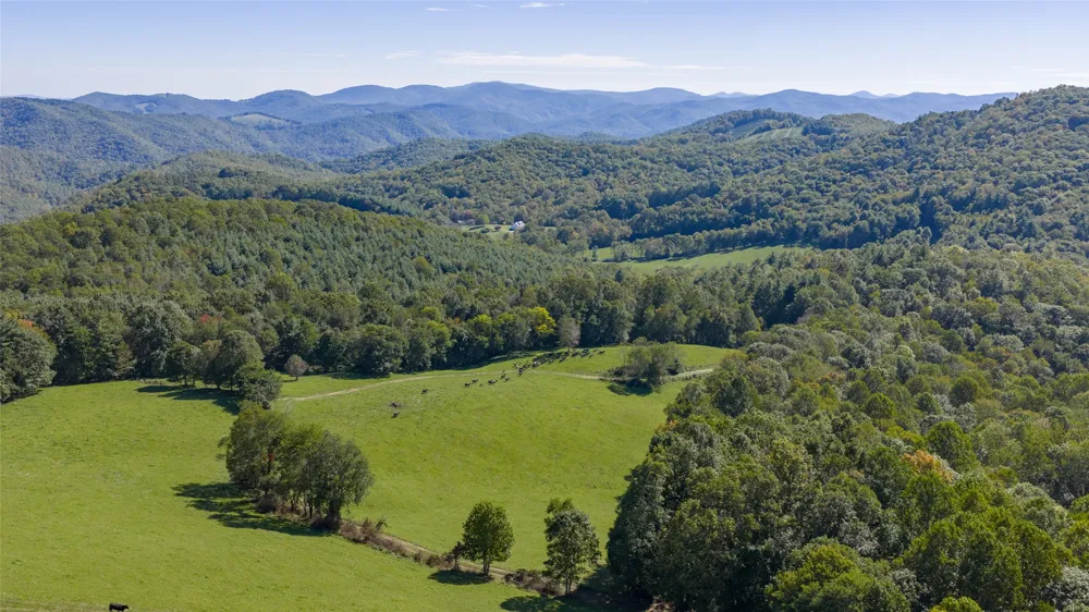 2787 Charleys Creek Road Tuckasegee, NC 28783