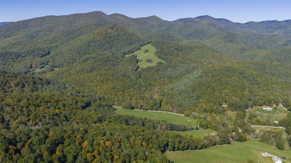 2787 Charleys Creek Road Tuckasegee, NC 28783