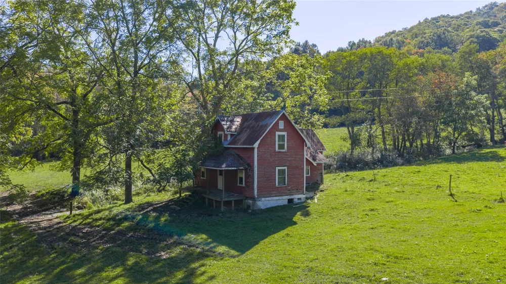 2787 Charleys Creek Road Tuckasegee, NC 28783