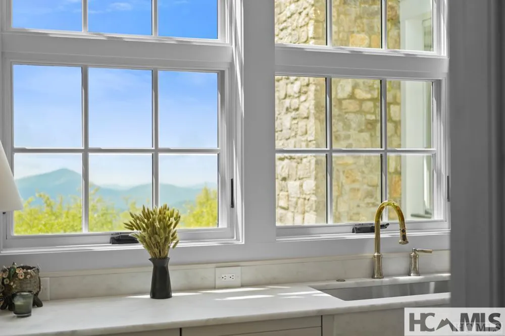 2808 Big Sheepcliff Road Cashiers, NC 28717