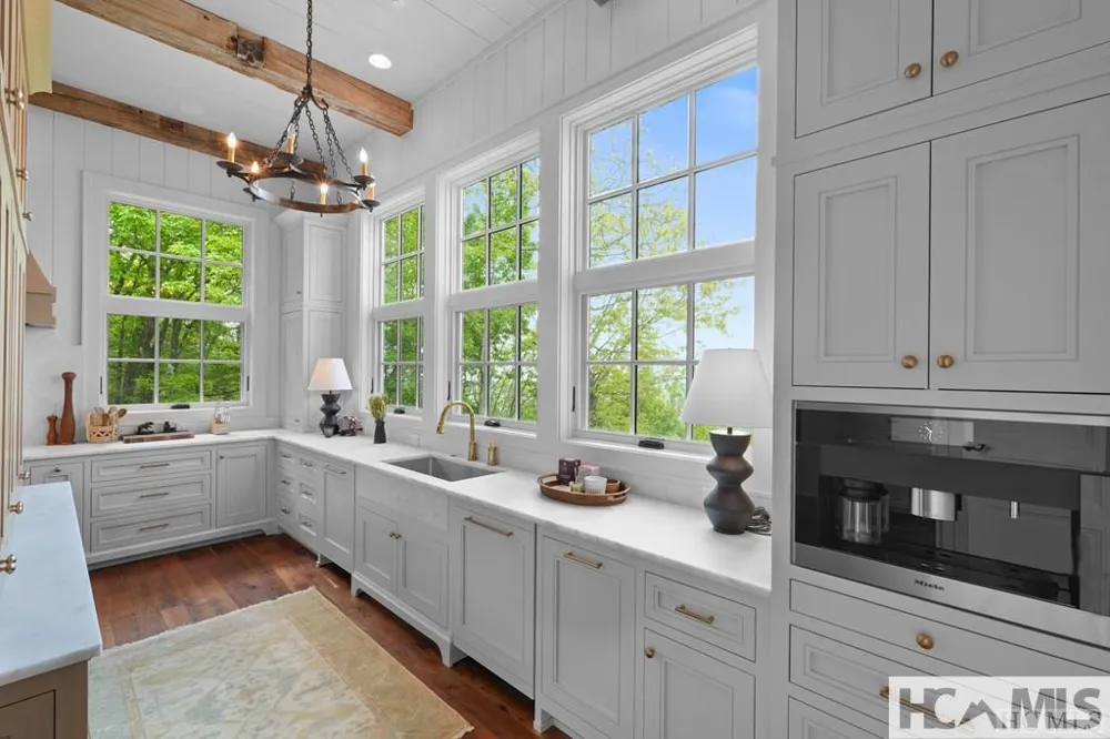 2808 Big Sheepcliff Road Cashiers, NC 28717