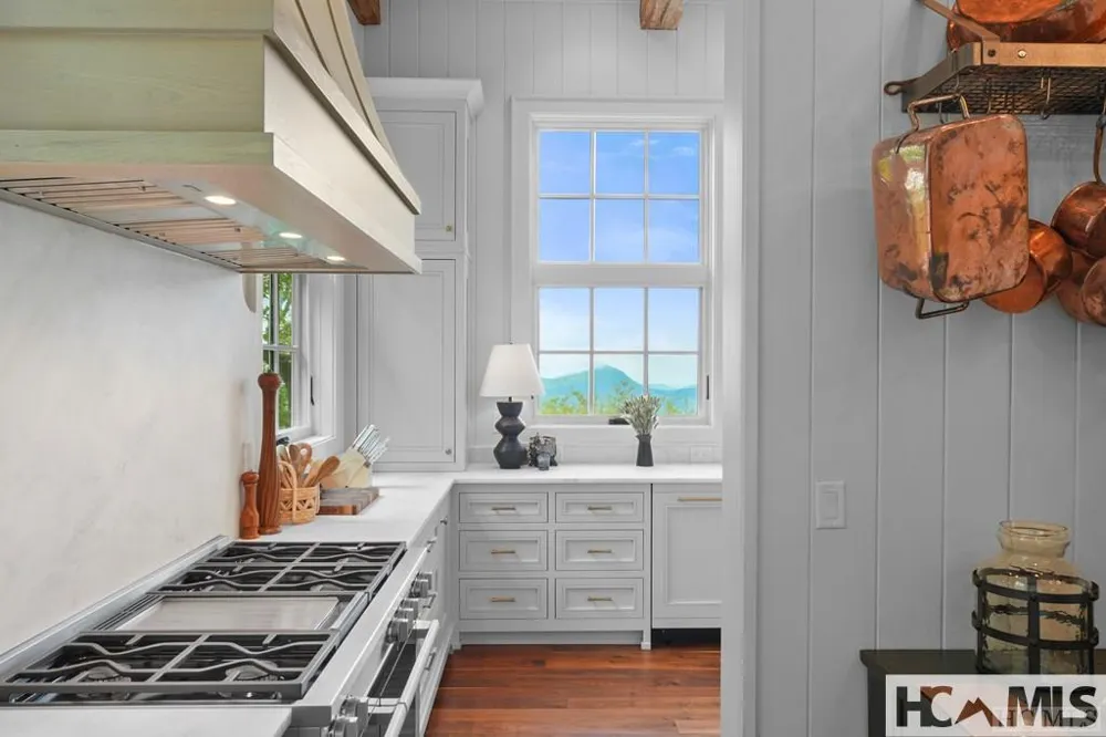 2808 Big Sheepcliff Road Cashiers, NC 28717