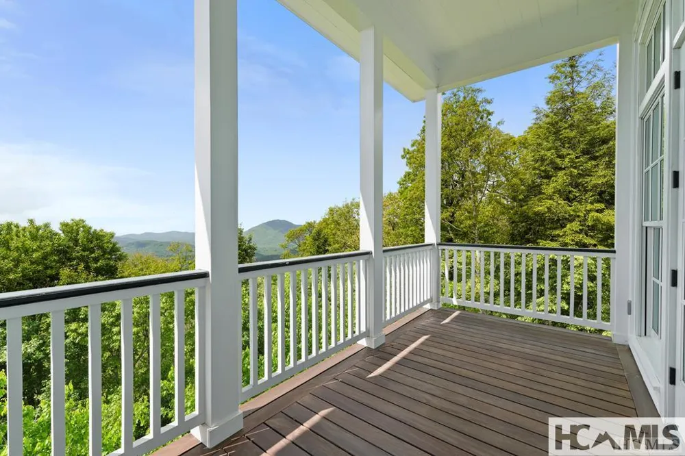 2808 Big Sheepcliff Road Cashiers, NC 28717