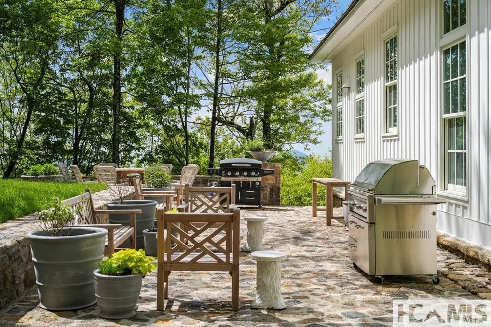 2808 Big Sheepcliff Road Cashiers, NC 28717