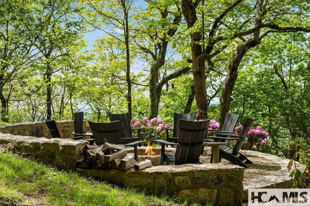 2808 Big Sheepcliff Road Cashiers, NC 28717