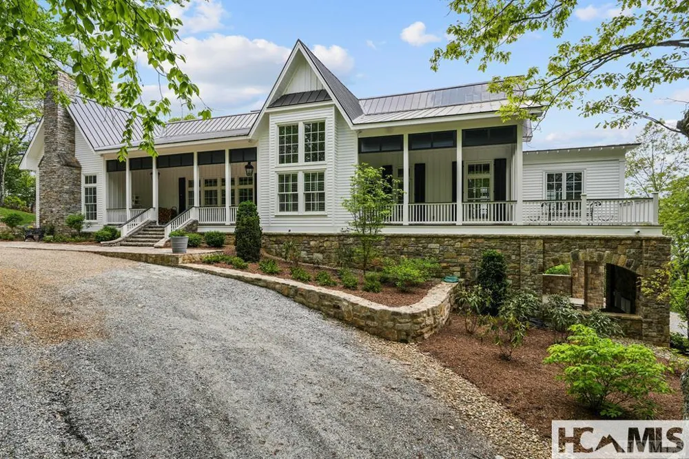 2808 Big Sheepcliff Road Cashiers, NC 28717