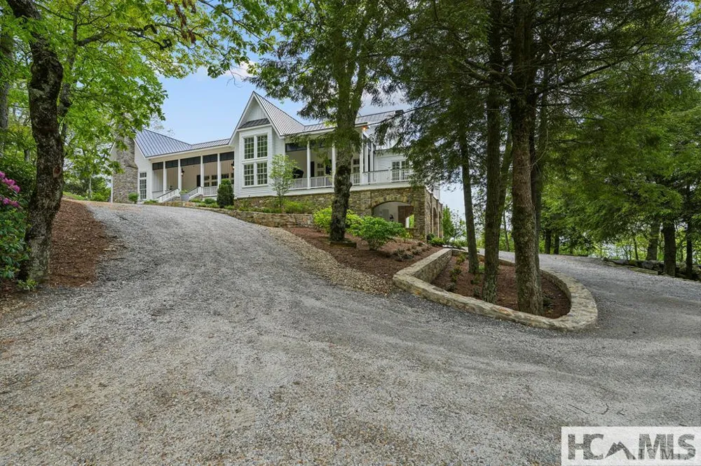 2808 Big Sheepcliff Road Cashiers, NC 28717