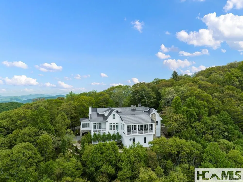2808 Big Sheepcliff Road Cashiers, NC 28717