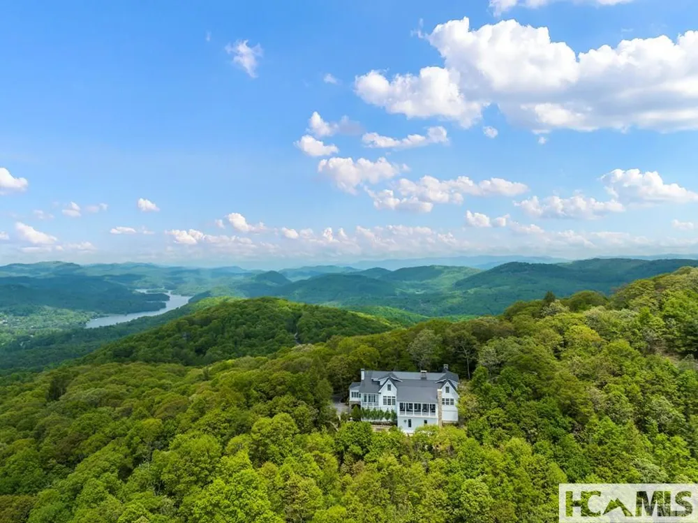 2808 Big Sheepcliff Road Cashiers, NC 28717
