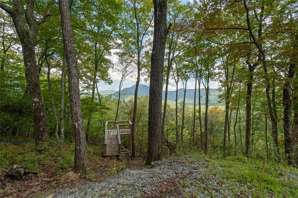 ME3 Old Chimney Road Cashiers, NC 28717
