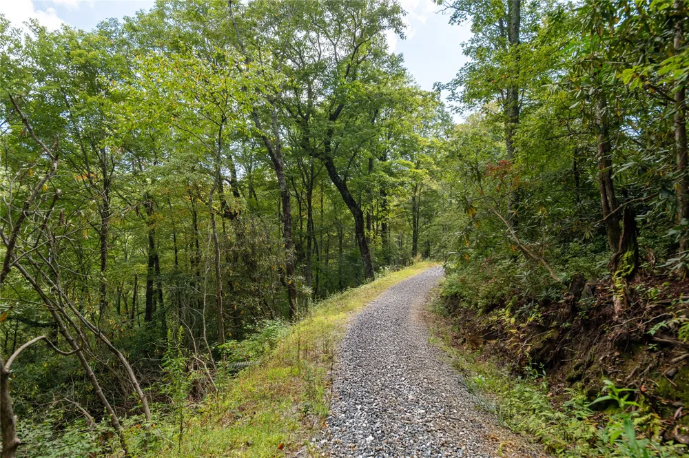 ME3 Old Chimney Road Cashiers, NC 28717