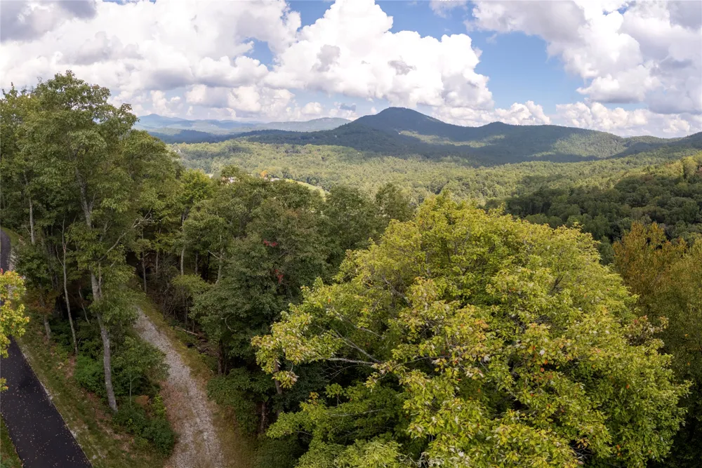 ME3 Old Chimney Road Cashiers, NC 28717