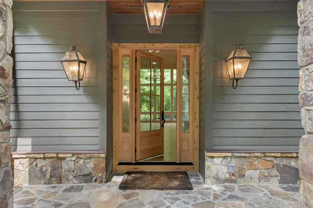 895 W Rochester Drive Cashiers, NC 28717
