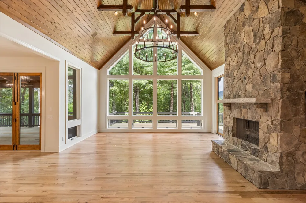 895 W Rochester Drive Cashiers, NC 28717
