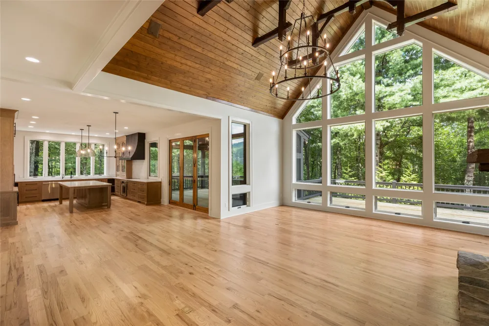 895 W Rochester Drive Cashiers, NC 28717