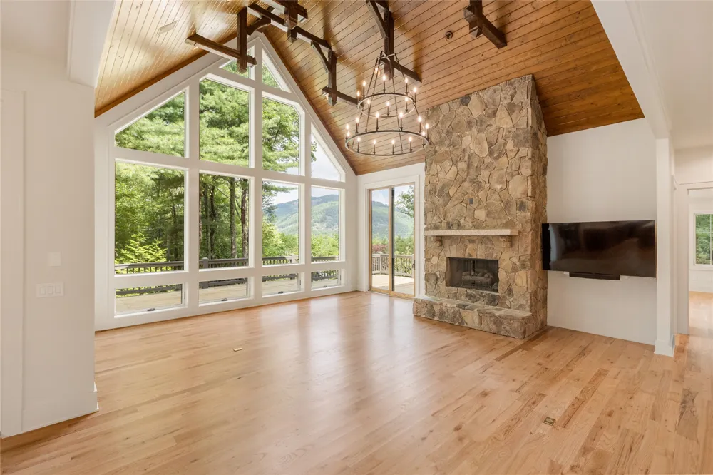 895 W Rochester Drive Cashiers, NC 28717