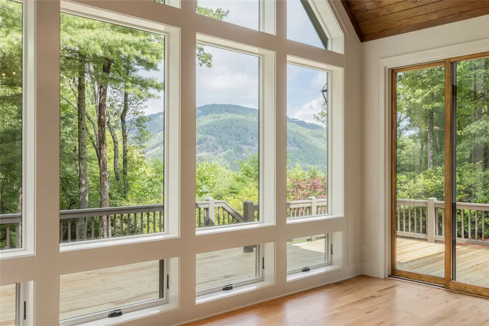 895 W Rochester Drive Cashiers, NC 28717