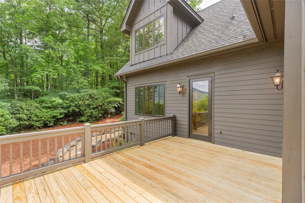 895 W Rochester Drive Cashiers, NC 28717