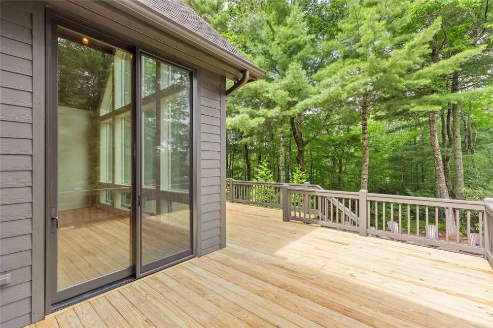 895 W Rochester Drive Cashiers, NC 28717