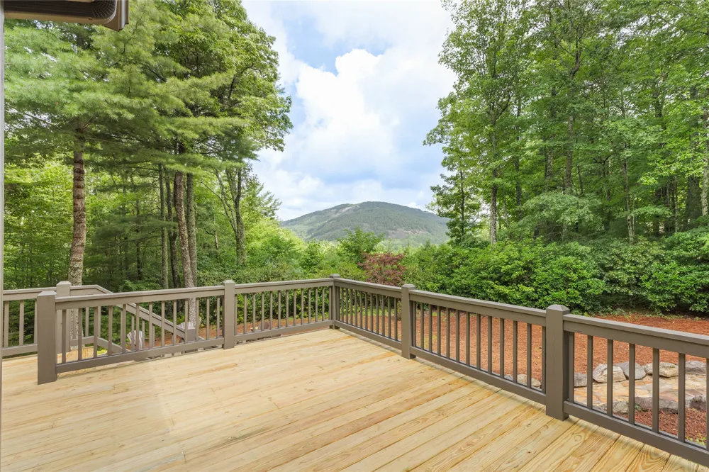 895 W Rochester Drive Cashiers, NC 28717