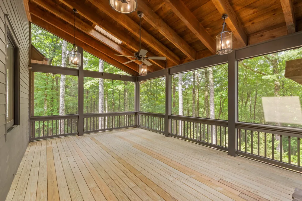 895 W Rochester Drive Cashiers, NC 28717