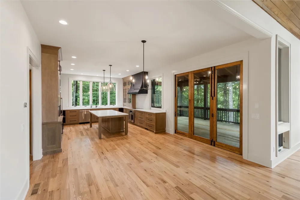 895 W Rochester Drive Cashiers, NC 28717