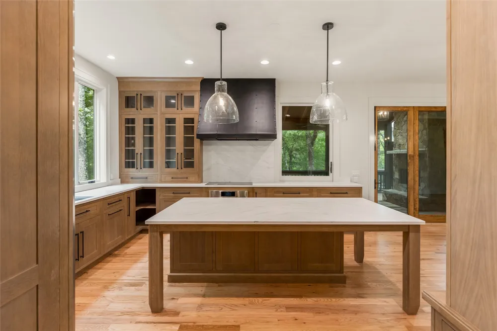 895 W Rochester Drive Cashiers, NC 28717